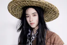 16岁贺峻霖愿赌服输穿JK，看到他短裙下的腿，这是上帝捏的？图片