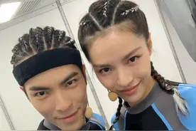 萧敬腾和“妹妹”长得太像！“麒麟臂”加蜂腰、美背，太迷人了！图片