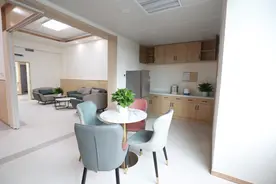 市中心医院开设集待产分娩产后康复一体化产房 家人可全程陪伴分娩图片