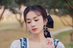 郑合惠子复古宫廷风写真，假忧愁真漂亮演绎夏日风情，情绪感十足图片