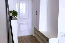 玄关做个鞋柜加换鞋凳的组合，真的很实用还好看，现在很流行呢图片