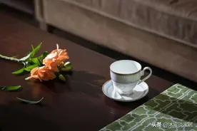 30岁的她一人独居，活得优雅大方，全屋美式很精致，生活很幸福图片