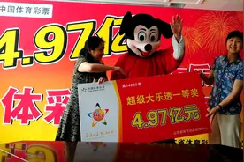 买彩票中了大奖，当天能领奖吗，要不要买头套？你要懂的流程图片
