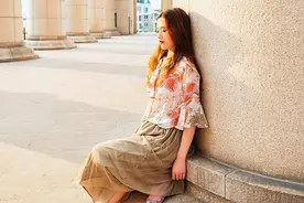 “脖子上的草莓印都不是一个人的”妻子一场同学聚会，毁了婚姻图片