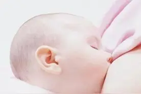 急死宝妈了！新生宝宝溢乳了，从鼻子流出该怎么办啊？图片