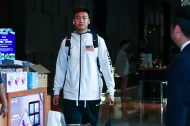 赵睿因穿美国队服无缘国家队，追悔莫及，回应原因：当时发烧了图片