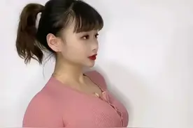 搞笑GIF开心一刻：居然是不良少女。真的实在是太可惜了图片