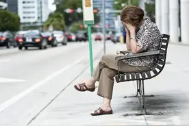 核桃、芝麻、杏仁磨成粉每天泡水喝，退休阿姨看到体检报告时懵了图片