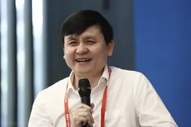 都在争论张文宏，你们有没有想过成昆是谁？图片