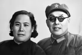 许世友的少林师弟，一掌劈开大青石，单人击败六十名敌人图片