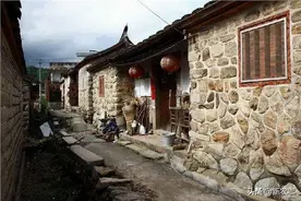 农村百年古宅，三合院只卖1.8万，这样的房子你会买么？图片