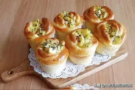 时令季，来款香甜可口的菠萝面包吧，从基础到豪华，只需加点料图片