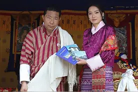 29岁不丹王后独当一面，代表国王祭拜先祖，礼仪举止堪称教科书图片