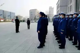 邢台市委常委、政法委书记崔大平看望慰问市消防救援支队指战员图片