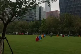 看一个人能否坚持跑步，就看他对下雨天的态度图片