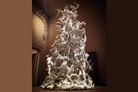 同一西方神斗题材的三个不同作品图片
