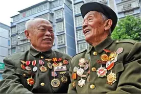 志愿军班长一次战斗单人消灭美军百人，成为活着的一级战斗英雄图片
