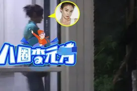 马甲线女王袁姗姗放弃自我管理？深夜醉酒狂吐，在友人搀扶下回家图片