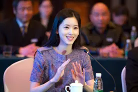 2拒张艺谋，保住刘强东，27岁章泽天仅仅靠美貌成最年轻女富豪？图片