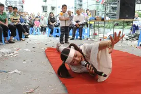 直击只存于乡村的职业，一年240多天都在哭泣，月收入轻松上万图片