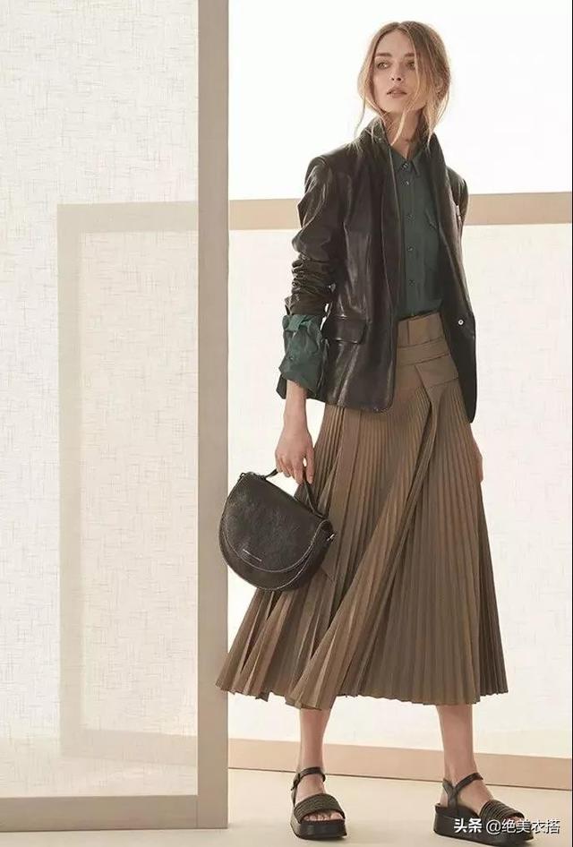 今秋的“百褶裙”有多时髦？玩转百褶裙穿搭，只需掌握这些知识点