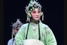 陕西秦腔表演艺术家李梅荣膺白玉兰戏剧表演艺术奖特别奖图片