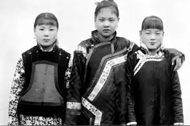 晚清照片：牙医用钳子拔牙，李莲英近身照，抽烟老汉指甲长得吓人图片