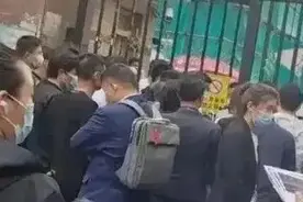 【法治热点早知道】上海“神秘房东”抛售93套房产，套现4.5亿？售房是真的，但房东另有其人图片