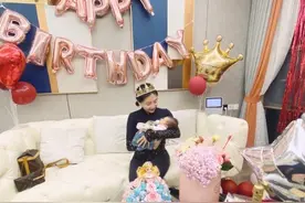 何雯娜生头胎后首露面，产后19天抱女儿庆生，穿紧身衣身材尽显图片