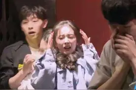 杨幂被吓到腿软！邓伦临危不忘救女神 女神狼狈模样曝光图片