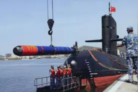 潜艇隐蔽水下，发射多少枚重型鱼雷，能击沉一艘尼米兹级核航母？图片