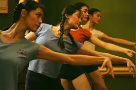 《芳华》原著：童年缺爱的孩子，是迷途的天使图片