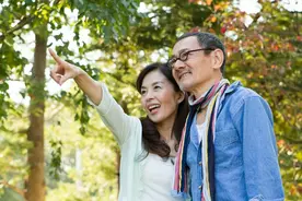 人到中年，为何男人会变得不“安分”？这些道理，女人要明白图片