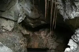 在广西，有人钻进三十米深的地洞里钓鱼，这能钓到鱼吗？图片