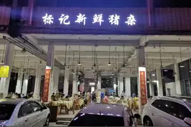 广州这家只有凌晨12点才吃到的猪杂粥，58元一斤，几个百人抢位子图片
