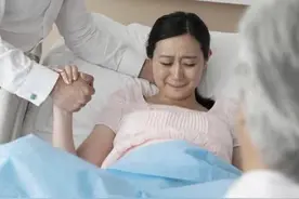 很多医院安排男医生接生，不会看到产妇隐私吗？听听医生的解释图片