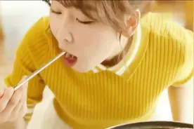一起用餐吧2：男生女生吃海鲜，女生吃的又快又多，看着也很香看视频封面