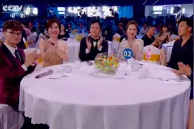 谢霆锋与王菲世纪同台！听到女友名字表情亮了，张柏芝罕见未更博图片