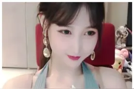 米娜停播数天，被水友迪士尼偶遇，原来是在陪大哥图片