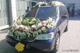 殡仪馆灵车接遗体负责搬运吗？图片