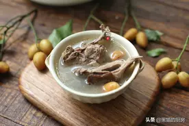 天热出汗多，广东人就用这应季水果煲汤，和鸭肉是绝配，健脾润肺图片