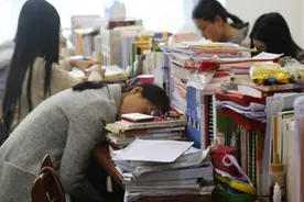 大学生“颓废式”生活火了，学生高呼这就是我，你中招了吗？图片