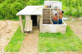 原始生活：柬埔寨兄弟在野外别墅上建筑淋浴池！这样淋浴方便啦~视频封面