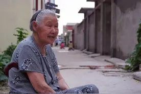 为何老人多由最瞧不上的子女养老？偏心终被打脸，有些人该醒醒了图片