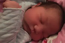 湖南大三女生宿舍“生娃”，舍友冷静观看全过程：又不是第一回图片
