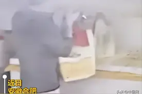 过分了！男子冒充外卖员偷吃，吃不完还送朋友图片