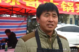 农民去邻省吃了一顿大锅菜，学会回乡摆摊创业，10元一碗管饱图片
