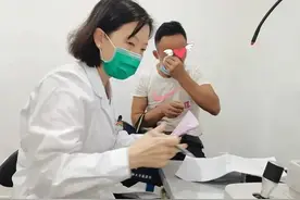 冲上热搜！聋哑人带娃就医，过程太戳泪…图片