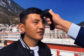 违规充电被抓，小伙子与消防员上演“无间道”？图片