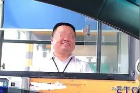 比职业假笑还扎心的，是职场“不得不笑”，你经历过哪种“假笑”图片